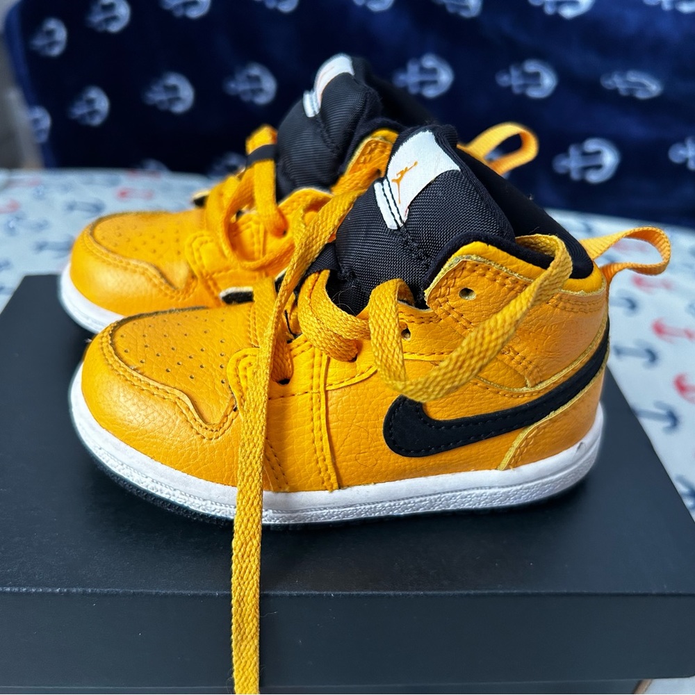 Jordan 1 retro Sz 5c Great Condition With Box